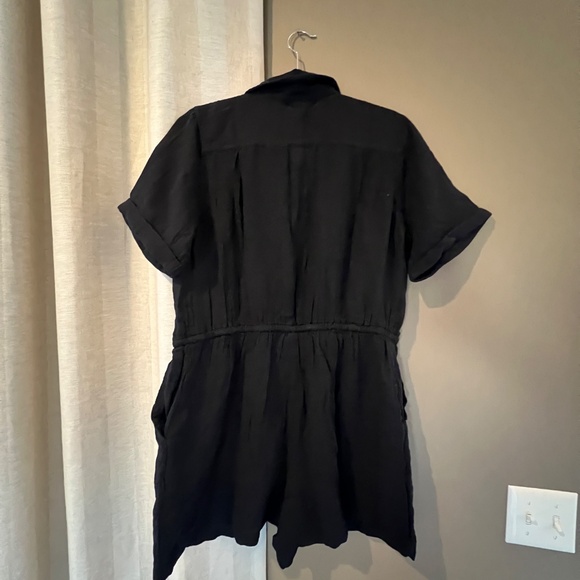 NWT Old Navy Crinkle Gauze Black Romper Waist Defined, Size Medium Tall - Picture 3 of 12